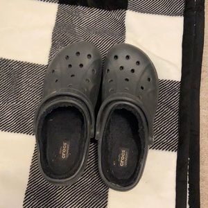 black fuzzy crocs